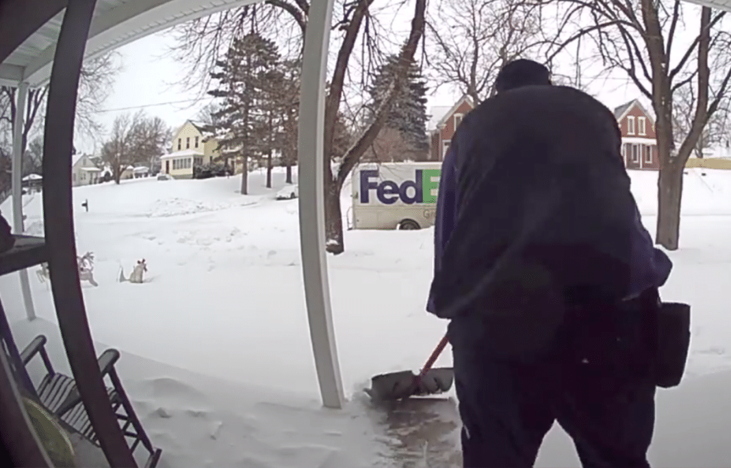 FedEx driver quietly shovels snow off widow’s porch after learning she lost her husband to cancer
