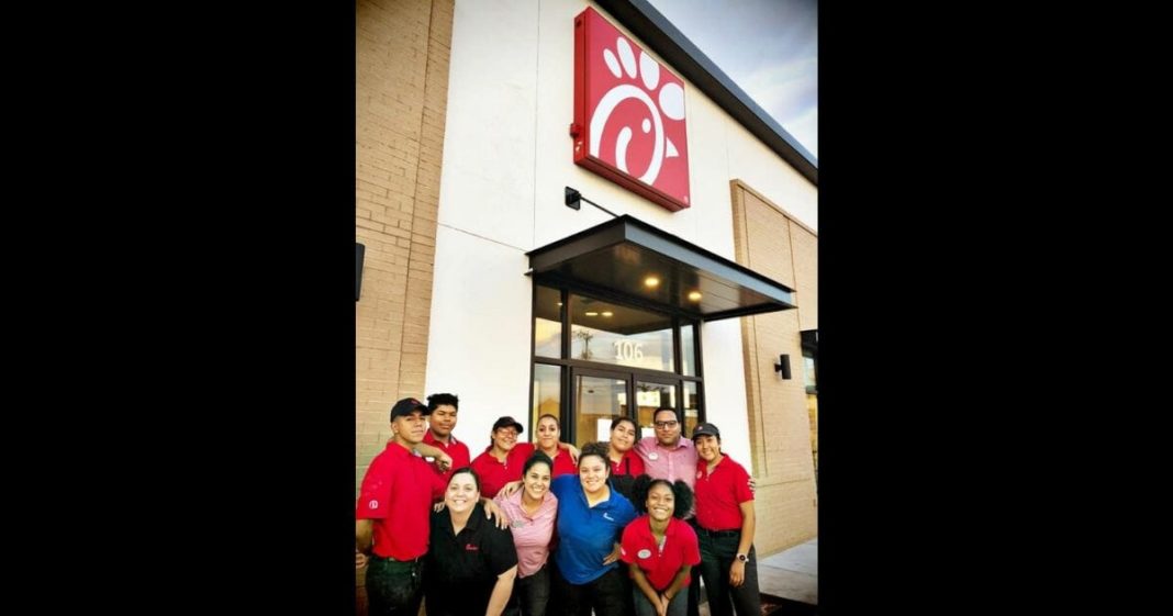 Chick-fil-A employees work late to cook 500 sandwiches for first responders after Texas shooting
